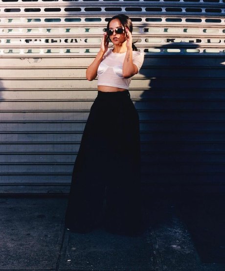 金髪オナニーオンリーファンズ セクシー 写真