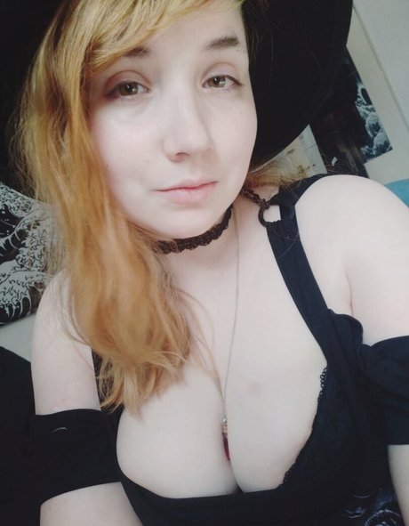 曲線美の女の子オンリーファンズ セックス 画像