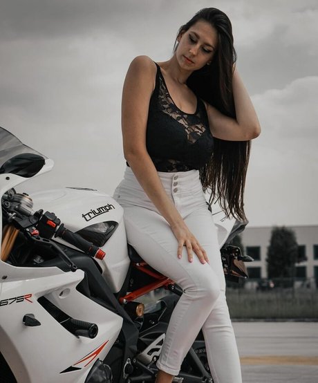 Letizia Ceresa 素敵なポルノスター 写真