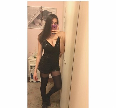 巨乳オナニーオンリーファンズ セクシーヌード 写真