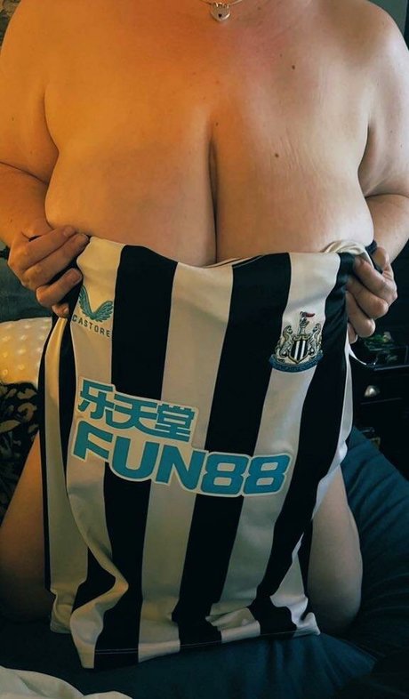 Busty Von Tease 女優 画像