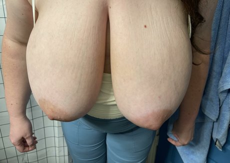 Busty Von Tease 美しい女優 写真