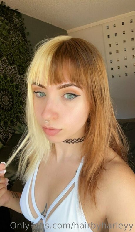 小さなおっぱいオンリーファンズ 美しい 写真