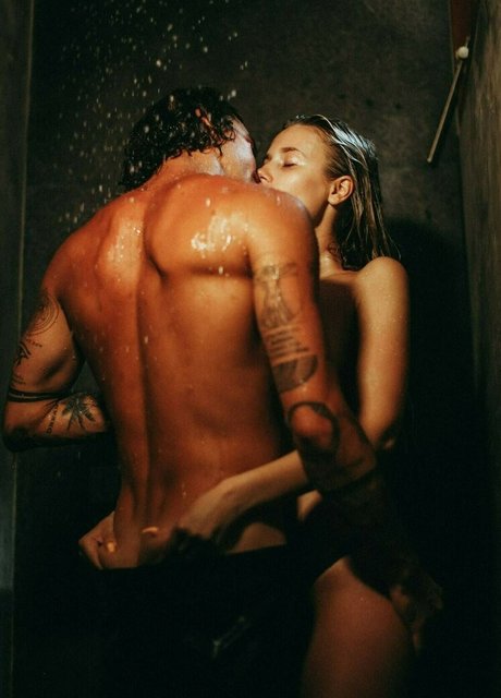 曲線美のxxx オンリーファンズ ホットヌード 画像