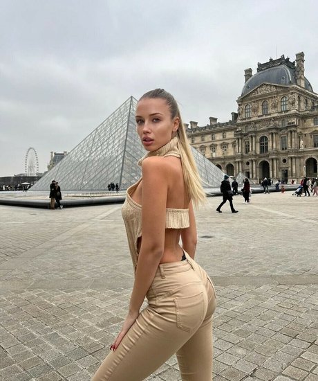 Polina Malinovskaya ポルノスター HD 写真