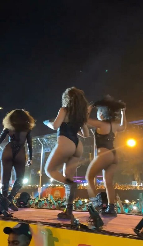 Iza Cantora エロティックなスター 写真