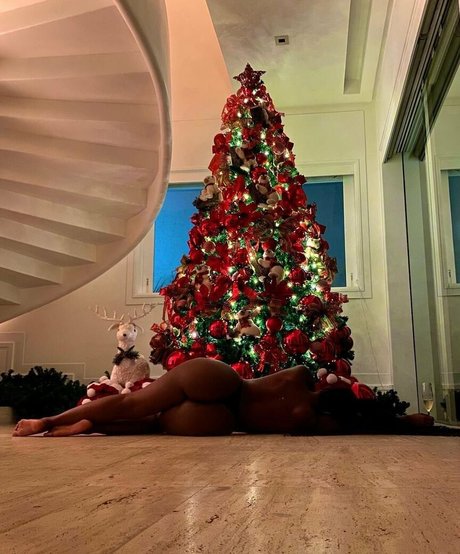 マイクロTバックオンリーファンズ 美しいポルノ 写真