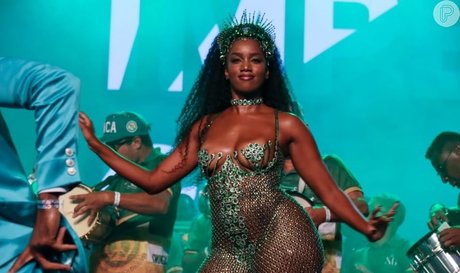 巨乳ランジェリーオンリーファンズ セクシーヌード 写真