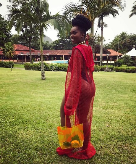 Iza Cantora アートスター 写真