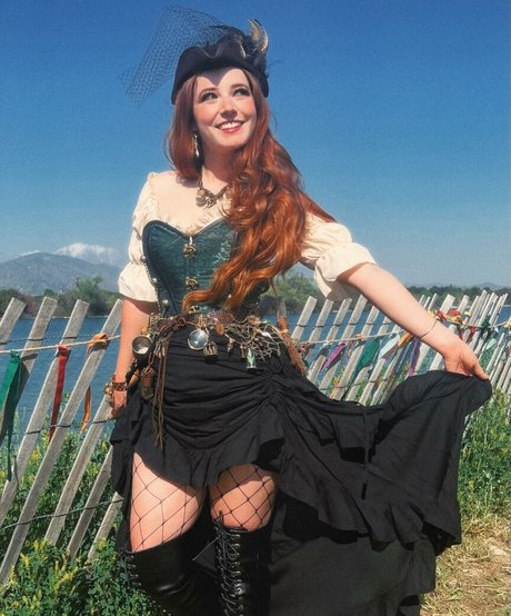 Goodnight Moon ポルノスター エロティック 画像