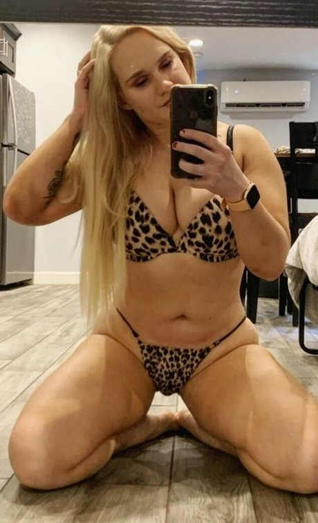 Shazza McKenzie 美しいポルノスター ギャラリー