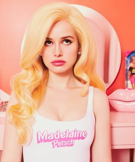 巨乳タトゥーオンリーファンズ 無料ヌード 写真