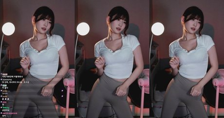 ランジェリーヌードオンリーファンズ ヌード ギャラリー