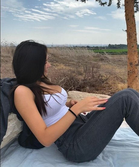 Aviya Danino アートモデル アーカイブ