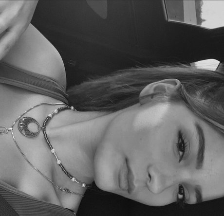 Aviya Danino アートモデル 写真