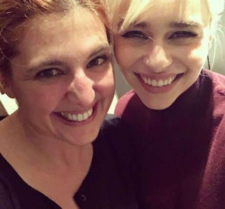 Emilia Clarke 素敵なポルノスター 写真