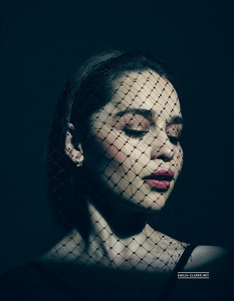 Emilia Clarke セックス女優 ギャラリー