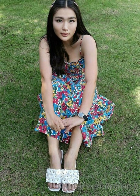 ティーンランジェリーオンリーファンズ 可愛い 画像