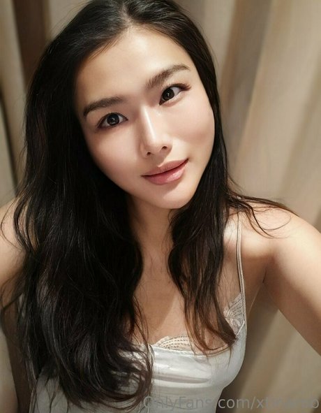 xtinarob アダルトスター 写真