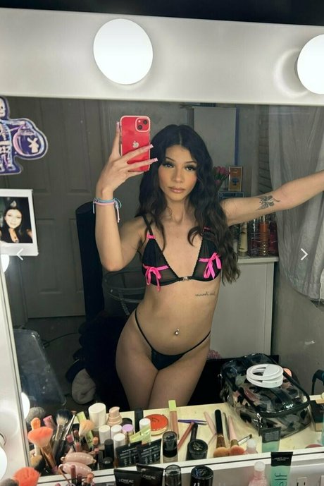 ラテン系シーメールオンリーファンズ セクシー裸 画像