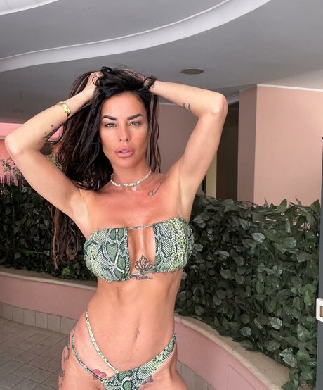 エクストリームオンリーファン セクシー裸 写真