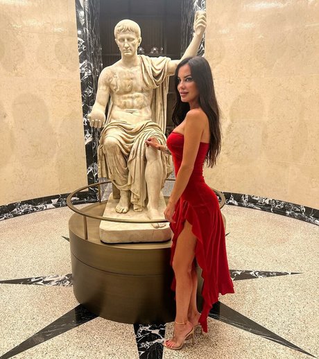 Antonella Mosetti ポルノスター 無料 写真