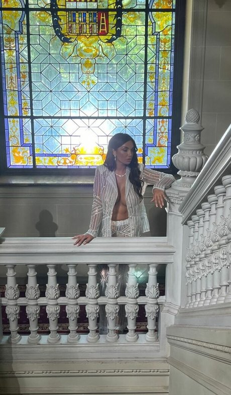 Elettra Lamborghini ポルノモデル 写真