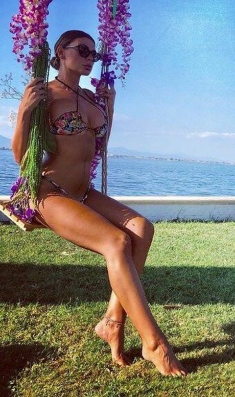 Jolanda De Rienzo セックススター 画像