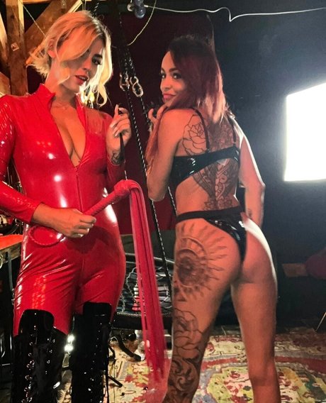 Plum1987 裸モデル 画像