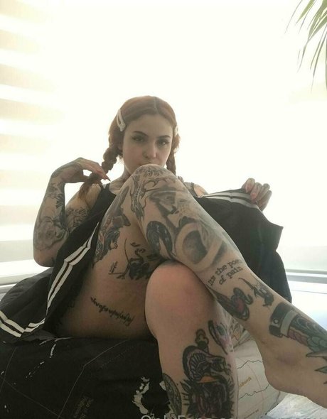 超デブおばあちゃんオンリーファンズ アートヌード 画像