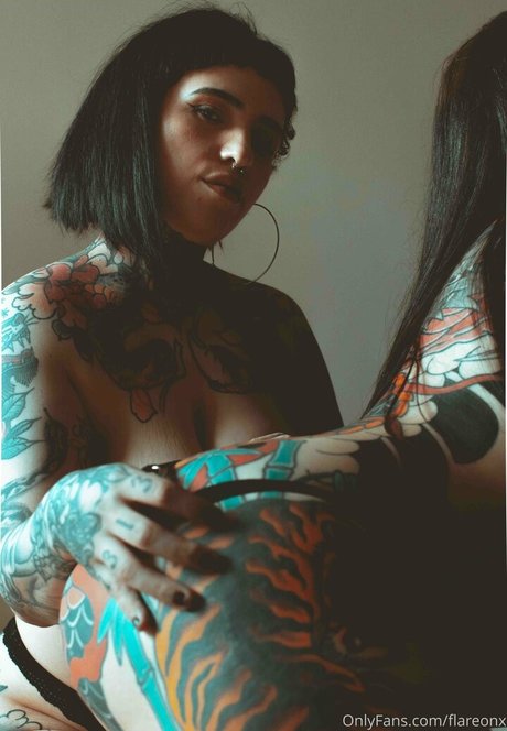 黒檀の熟女オンリーファンズ ホットセクシー ギャラリー