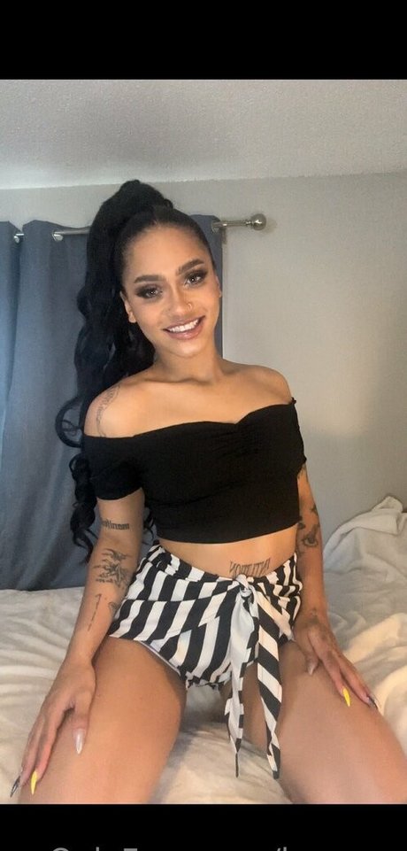 スムーズなオンリーファンズ セクシー アーカイブ