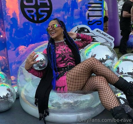 熟女のおっぱいオンリーファンズ アートxxx 画像