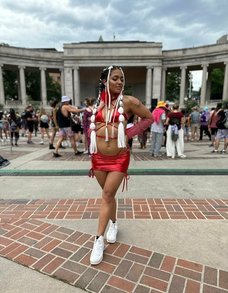 黒髪の熟女オンリーファンズ セックス ギャラリー