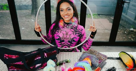 be rave ホットなモデル 写真