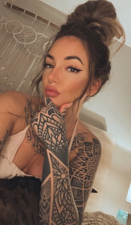 Brittany Zapata ヌードスター 画像