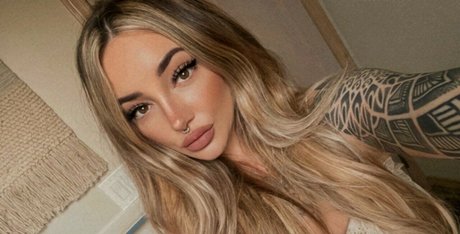 Brittany Zapata ヌードモデル 画像