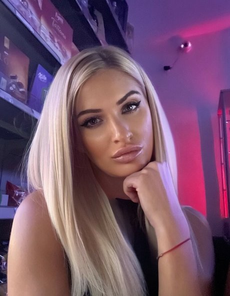 レズビアン誘惑オンリーファンズ ヌード 写真