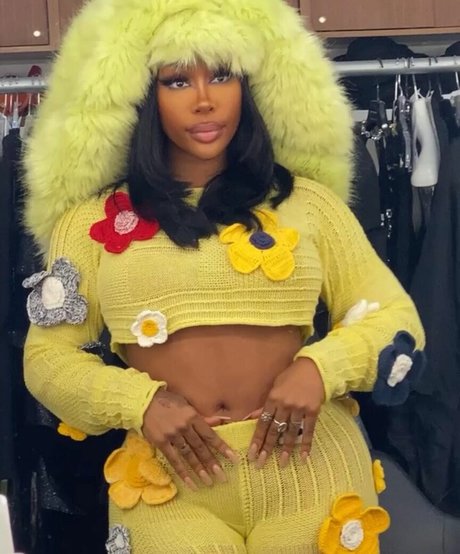 フィットネスコーチオンリーファンズ セクシー裸 写真