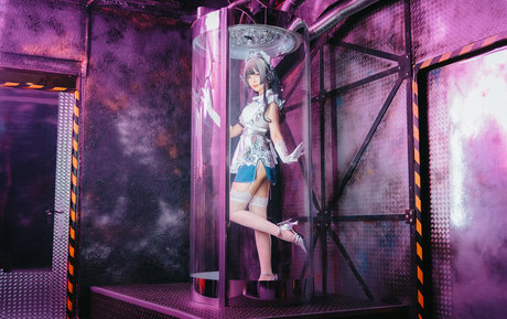 セクシーなブルネットのオンリーファンズ アート裸 写真