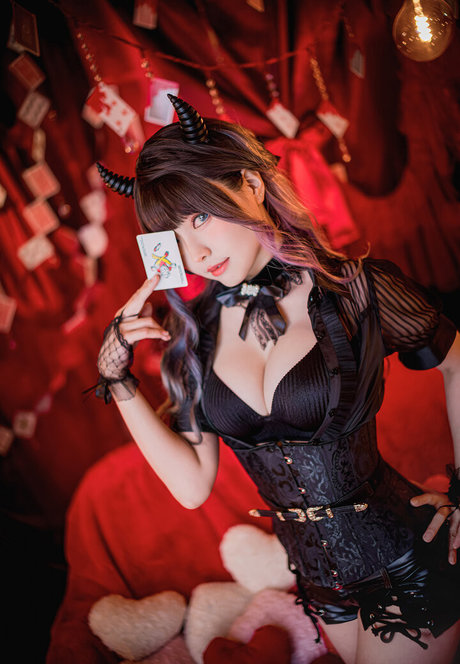 巨乳で痩せているオンリーファンズ セクシーヌード 写真