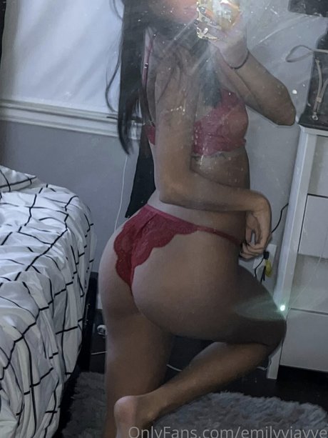 Emily Jaye アダルトモデル 写真