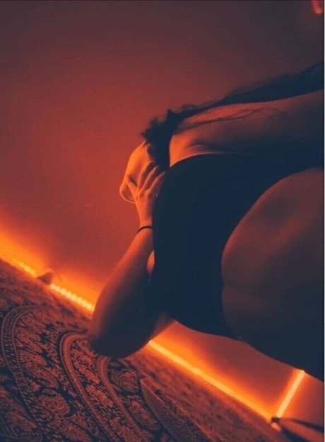 Emily Jaye 女優 画像