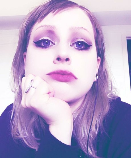 Mother Macabre かわいいポルノスター 写真