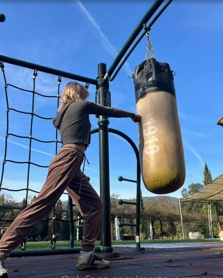 アジア人ニューハーフオンリーファンズ アートxxx 写真