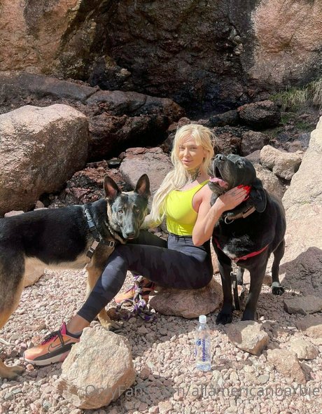 Christina Savoyy アダルトスター 写真