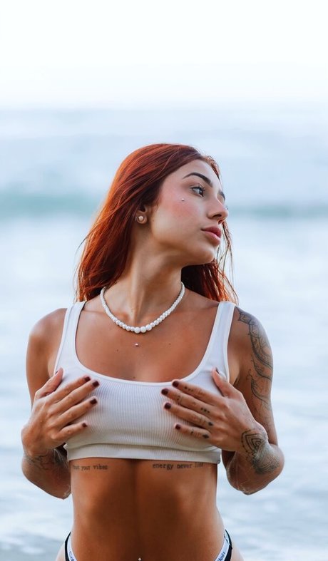 黒髪の熟女オンリーファンズ ポルノ 写真