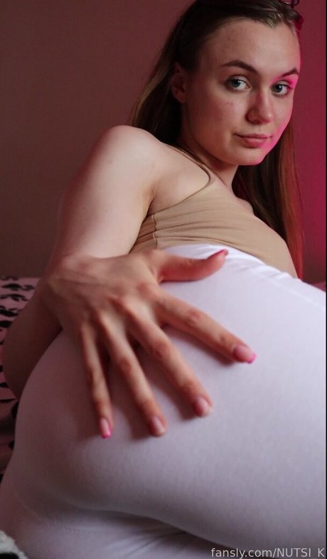 Nutsi ポルノモデル 画像