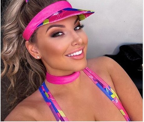 Ashley Alexiss アートスター 写真