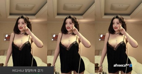 Cher__e ヌードスター 写真